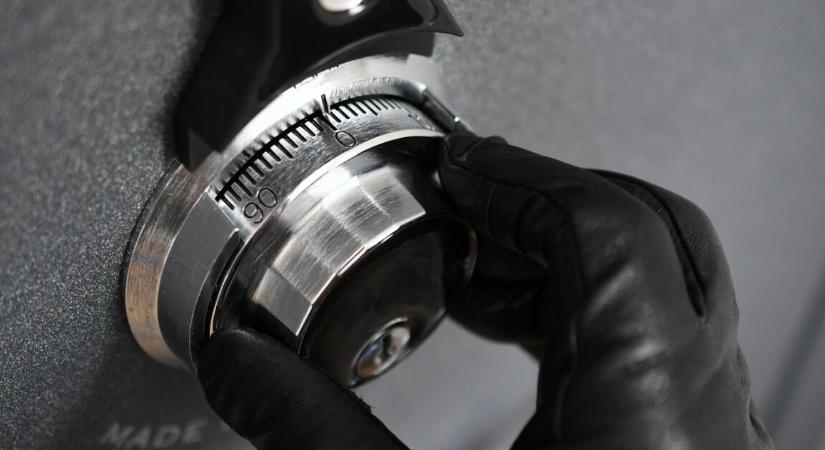 Hatalmas hajtóvadászat indult több bankrabló után – példátlan rablás történt Olaszországban