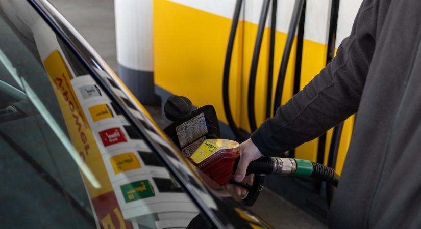 Holnaptól tovább csökken a benzinár