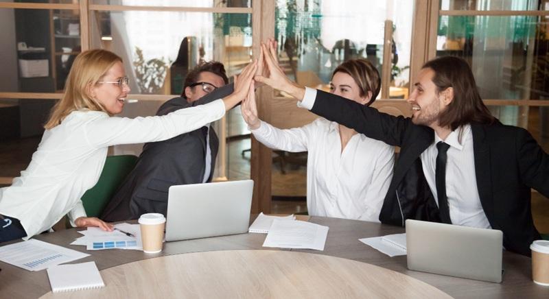 Így érzik magukat a munkavállalók: elkötelezettség, stressz és a vezetők szerepe