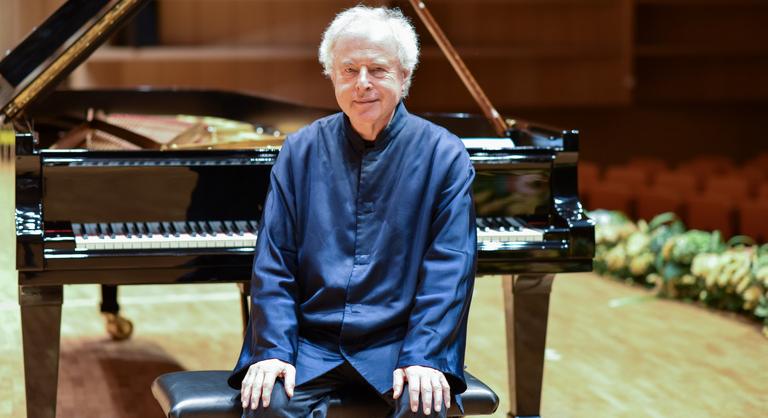 Az Orbán-rendszer bukása után ismét Magyarországon lép fel Schiff András