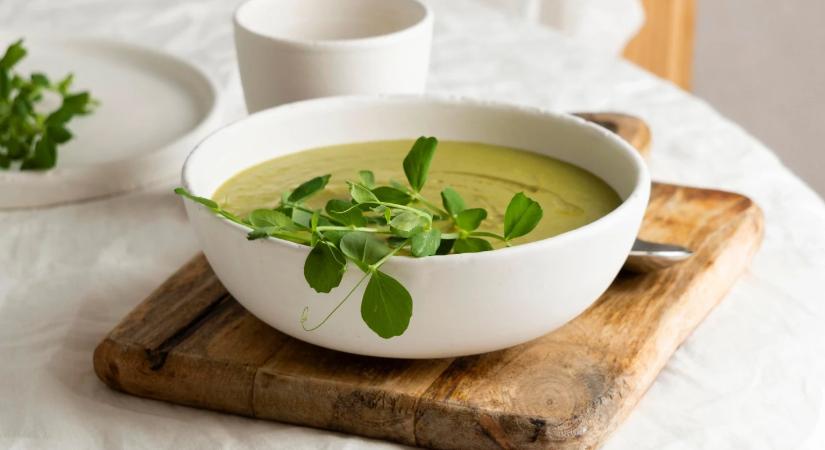 Ez a zöldborsóleves annyira finom, hogy kétszer szedsz belőle