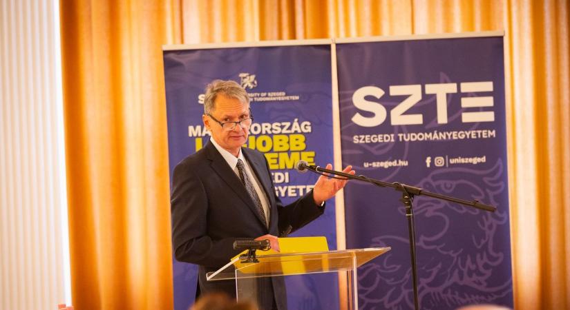 Évtizedek munkáját ismerték el, rangos díjat kapott a szentesi orvos