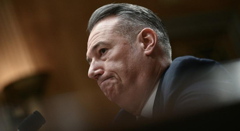 Távozik hivatalából az ICE megbízott igazgatója