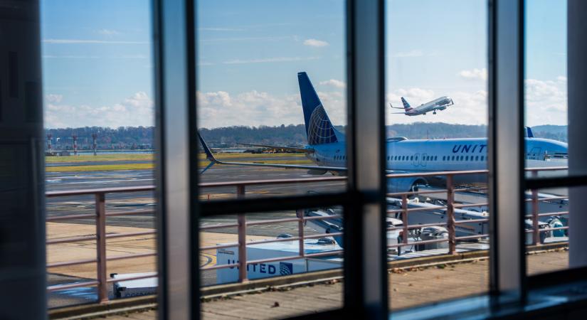 Nyávogott és ugatott egymásnak két pilóta, a légiforgalmi irányító központ lépett közbe