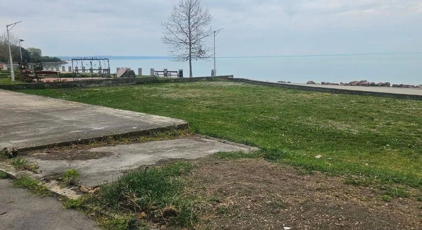 Megújul a vízpart: modern pihenősziget készül a Patkó vendéglő helyén