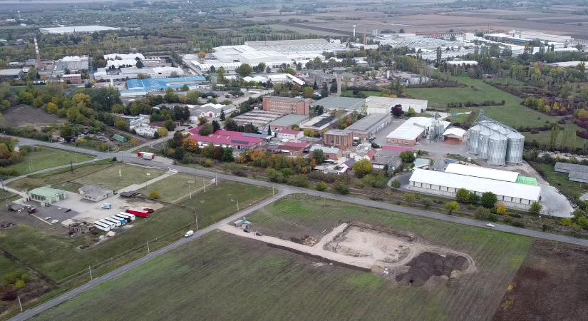 Két ingatlant is eladott Vásárhely