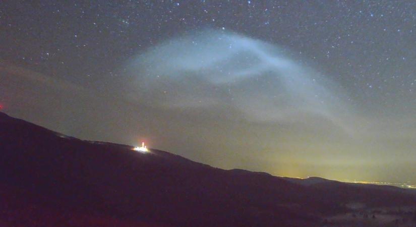 Űrmedúzát csíptek nyakon éjjellátó webkameráink