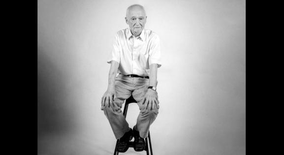 „A nyelvészet Esterházy Pétere volt” – eltemették Nádasdy Ádámot