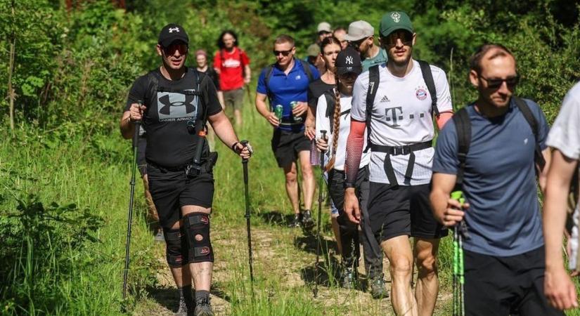 Gerecse 50: Bakancsosok lepik el az utakat, figyelmeztetés az autósoknak