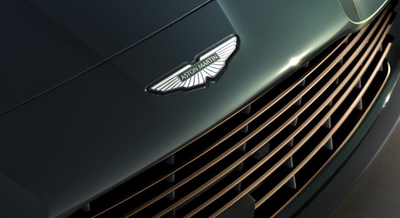 Bizarr: saját tulajdonosát perli az autógyártó