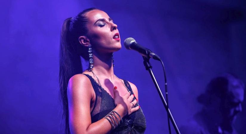 „Hálát érzek” – 12 ezer ember előtt énekel Boda Bernadett