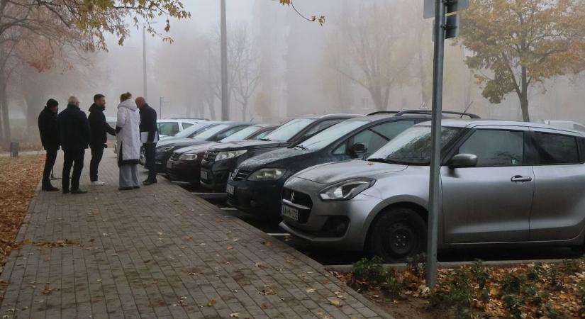 Figyelem, néhány napra lezárják a parkolót