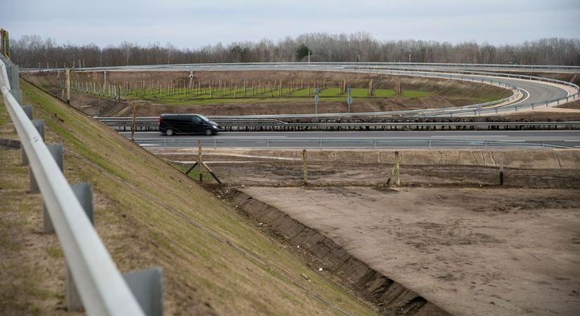 Ha májusban az M5-ös autópályán közlekedik, akkor ezt jobb, ha tudja