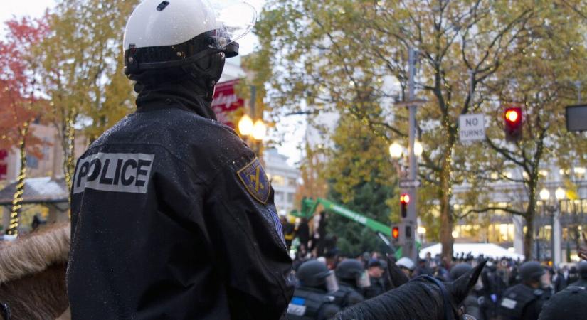 Lovasrendőr fogta el a gyilkos nőt a nyílt utcán