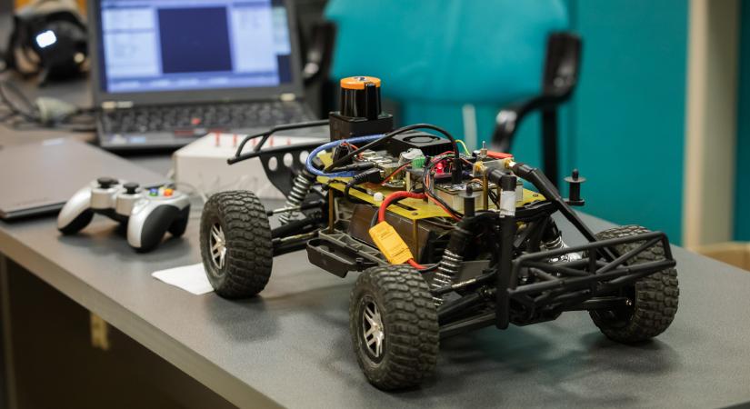 Ilyen lesz a gyalogosok, biciklisek és rolleresek jövője