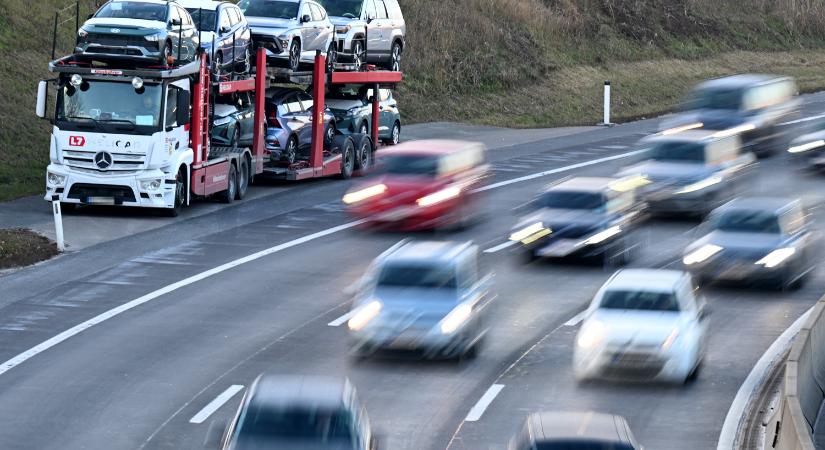Az üzemanyag-gondok miatt lelassítanák az autókat