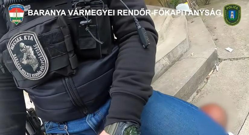 Emberölés Kárászon, késsel támadt rá és halálra szúrta az áldozatát egy férfi – videóval