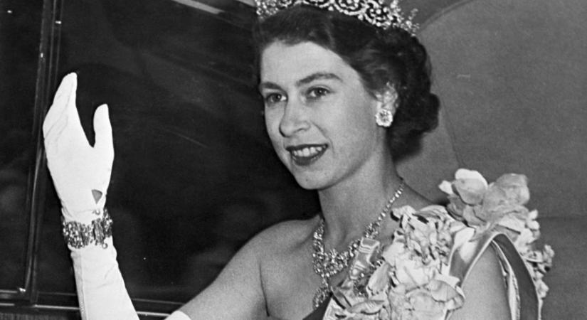 Megnyílt II. Erzsébet királynő ékszereinek történelmi kiállítása Londonban
