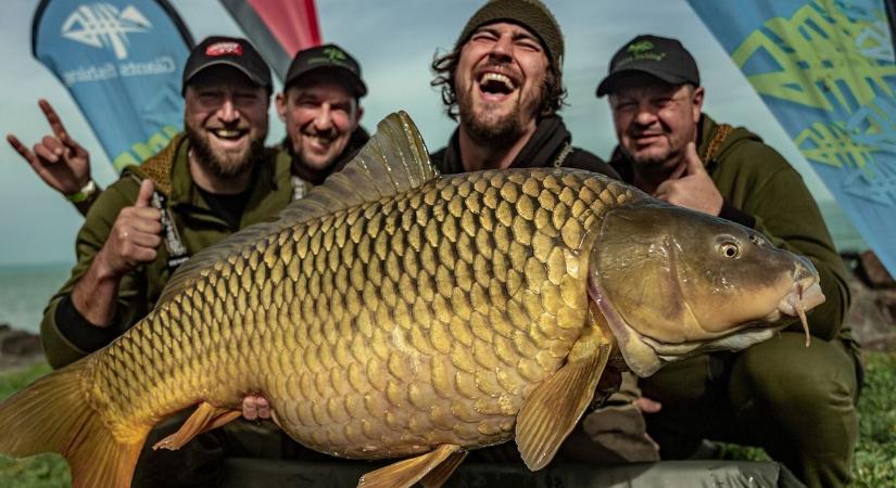 Brutális pontyok nyomában: több mint háromszáz horgász csapat üli körbe a Balatont - Fotók