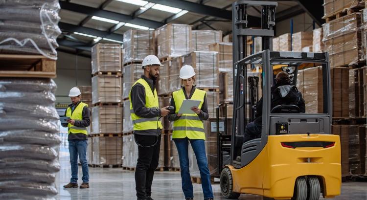 Targoncakezelés személyautós vezetési élménnyel