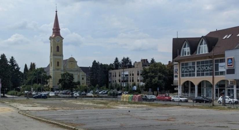 Lakossági tájékoztatás - megszűnik a parkolás a régi piac területén