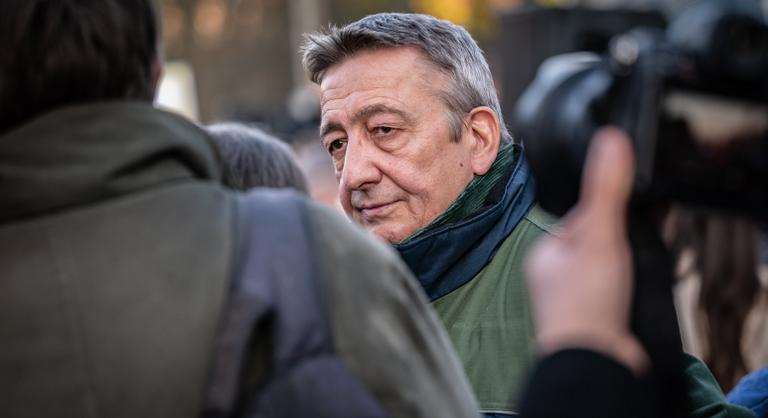 Bayer Zsolt: A tetőteraszról lezavartak minket a pincébe