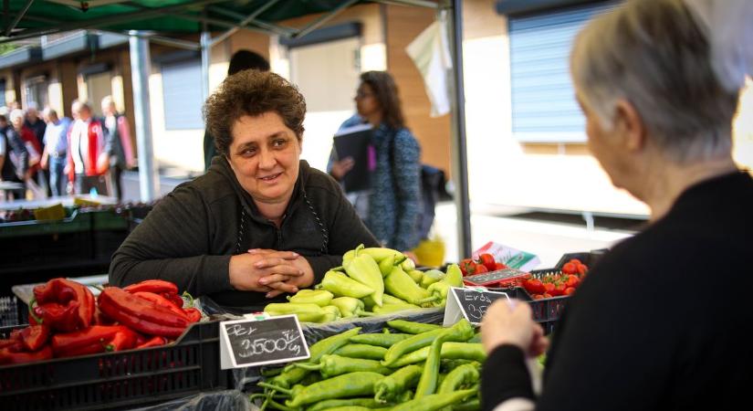 Mennyi az annyi? Friss piaci árak és tavaszi kínálat Bonyhádon – FOTÓK!