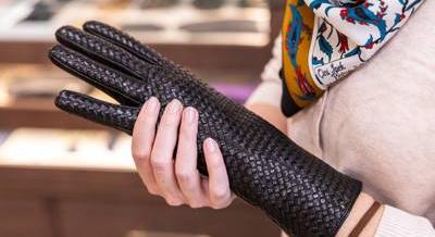 Kis műhelyként indult, majdnem eltűnt, most londoni luxusáruház polcára került – A Hamerli Pécsi Kesztyű