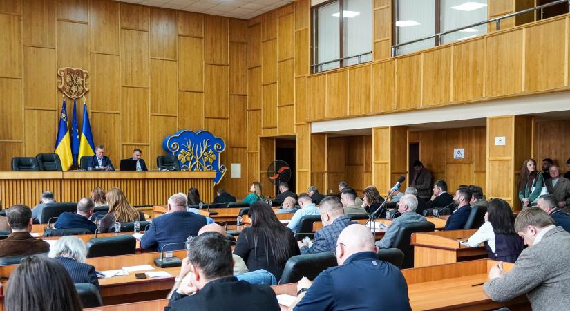 Döntés nélküli tanácsülés: Ungváron nem döntöttek a Botanikus Rakpart beépítéséről