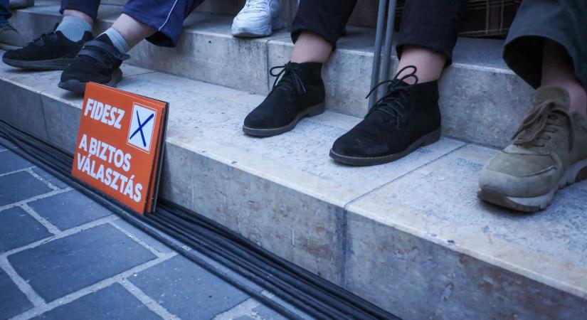 VSquare: Magánrepülőkkel, pánikolva menekítik ki a NER-esek a milliárdokat