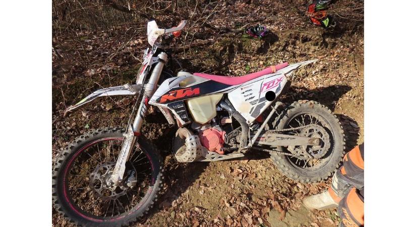 Szégyenfalra került a bükki motorosbanda: elképesztő, mit tettek a fák között, azonnal mentek a rendőrök – fotókkal