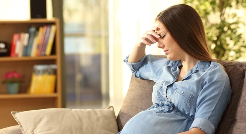 Padlót fogott a nő, amikor rájött, ki is a születendő gyermeke apja: azt kívánta, bár megnyílna alatta a föld