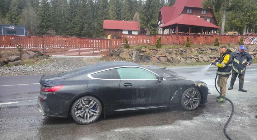 Személyautó gyulladt ki a Bucsin-tető felé vezető úton