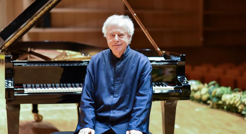 Megbukott az Orbán-kormány, Schiff András újra fellép Budapesten