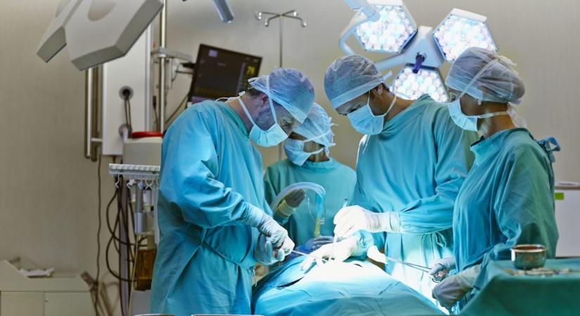 Rossz szervet műtött ki a sebész, a páciens belehalt