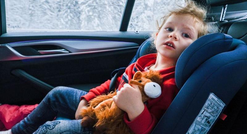 Tűzoltók mentették meg a kétéves kislányt a gárdonyi parkolóban