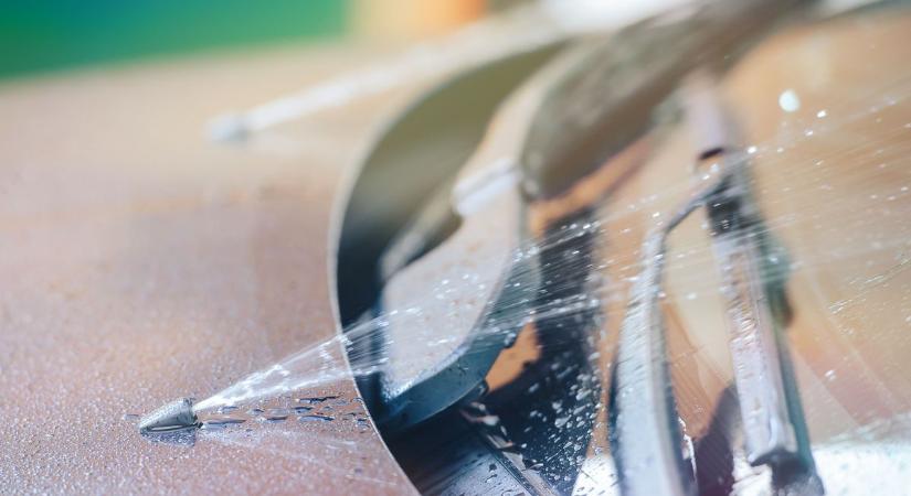 Ablakmosásért börtönbüntetés? Valós az autós abszurd, Magyarországon is