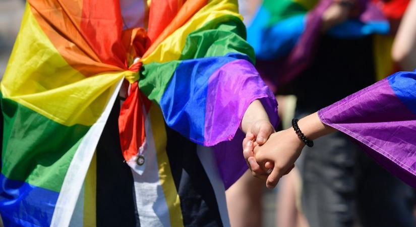 Pornóbotrány egy német középiskolában: állami pénzből támogatott, „nem bináris” aktivisták mutogattak perverz tartalmakat kiskorúaknak