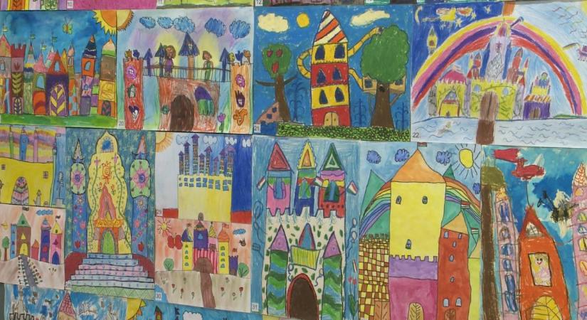 Egy debreceni kiállításon kiderül, hogyan látják a legkisebbek a bábszínházat és az életet