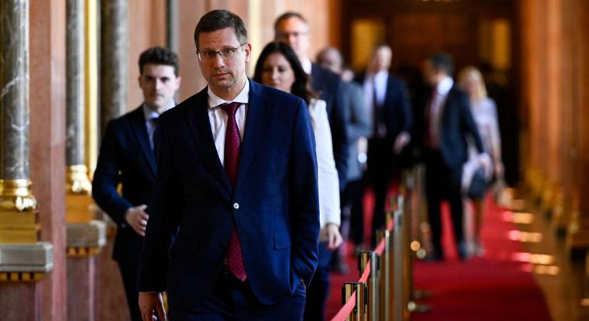 Döntött a kormány: Orbán Viktor aláírta a védett üzemanyagár meghosszabbítását