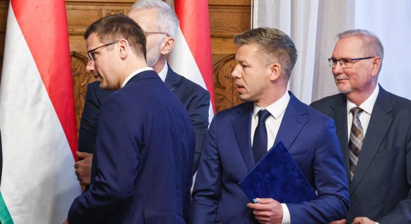 Még ebben a ciklusban benyújtja a Fidesz a védett üzemanyagár-hosszabbító javaslatát, hogy az új parlament azonnal bólinthasson rá