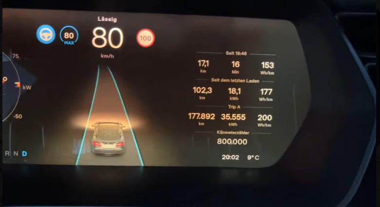 Rácáfol az eldobható villanyautók mítoszára egy sokat futott öreg Tesla