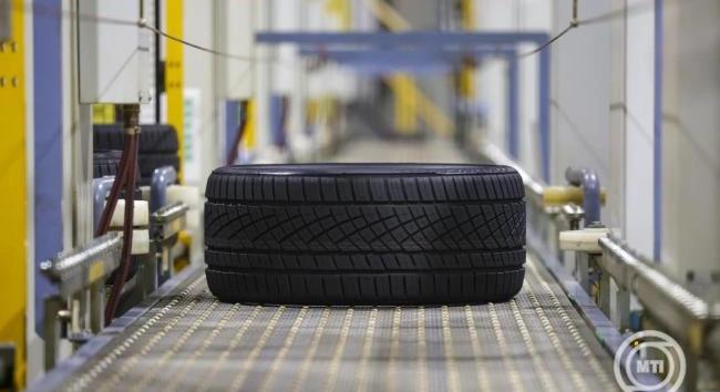 A Pirelli árat emel és csökkenti a költségeket