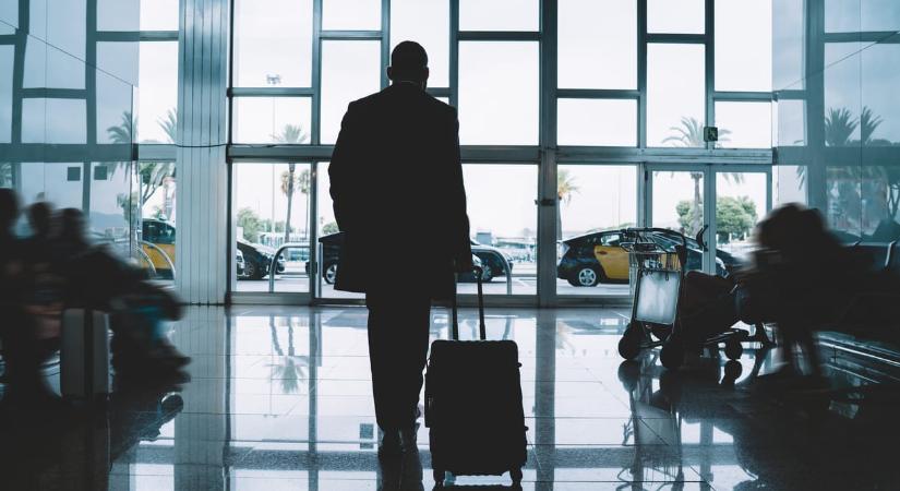 VSquare: Elkezdtek vagyont menekíteni a NER-es oligarchák, Szaud-Arábia, Hongkong és Ausztrália is az úticélok között lehet