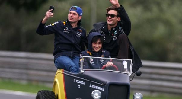„Négy F1-es vb-címmel ugyanezt csinálnám” – Russell Verstappenről