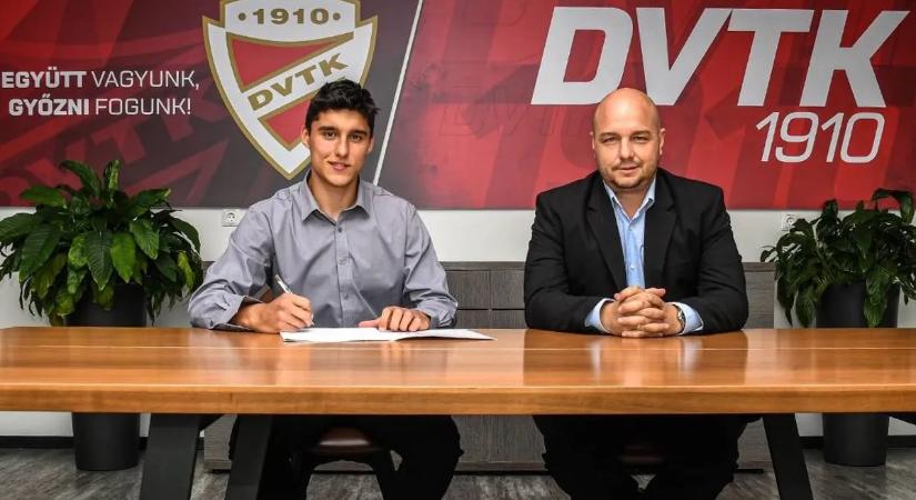 Szerződést hosszabbított Szakos Bencével a DVTK – hivatalos