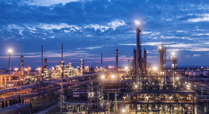 Új korszakot nyithat az olajpiacon a Hormuzi-szoros lezárása