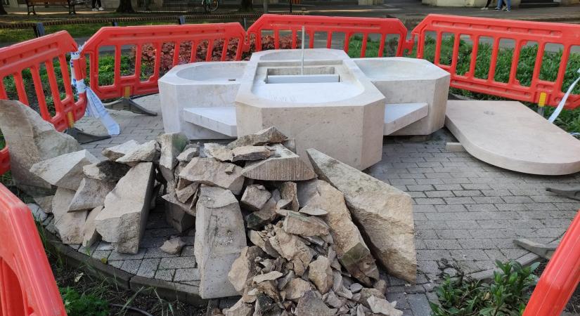 Újjászületett az oroszlános kút medencéje