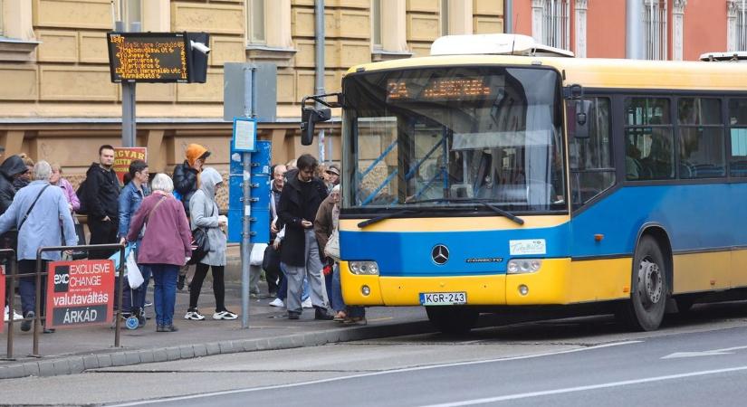 Megható jelenetek a buszon: így mutattak példát a pécsiek