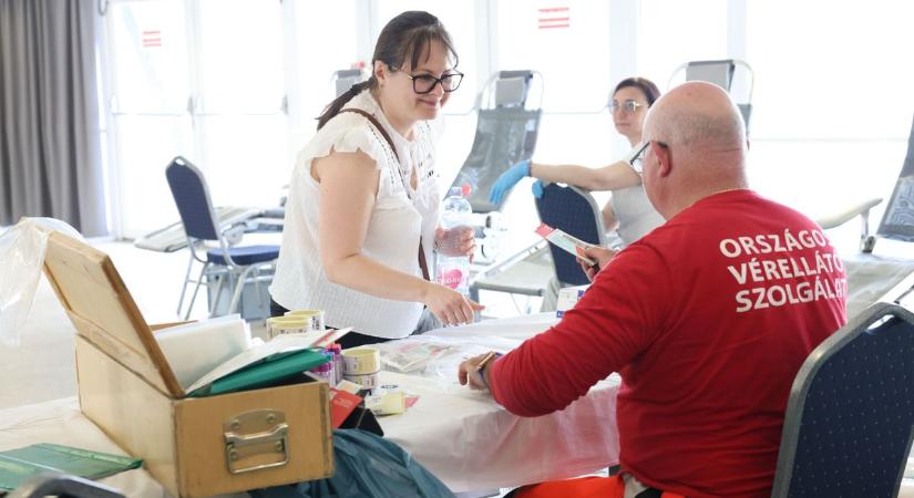 Véradás Nyíregyházán, élő zenével kísérve (fotók, videó)